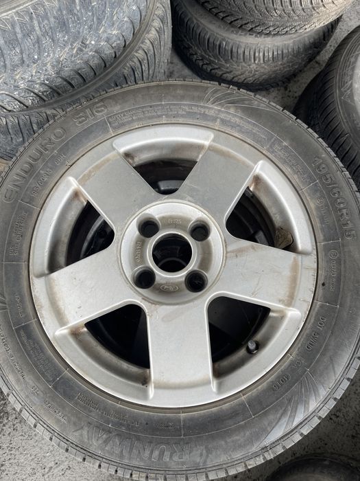 Jante aliaj originale Ford + anvelope de vara 195 60 R15 Runway