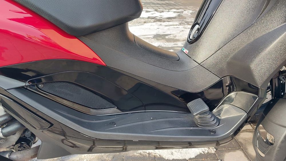 Piaggio MP3 LT Yourban motor 300cm Se conduce cu Cat B- Frana  pedala