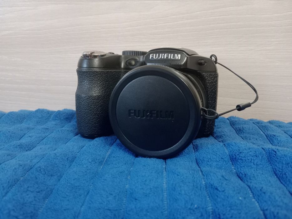 Fujifilm FinePix S1600 в идеале + сумка Samsonite + питание