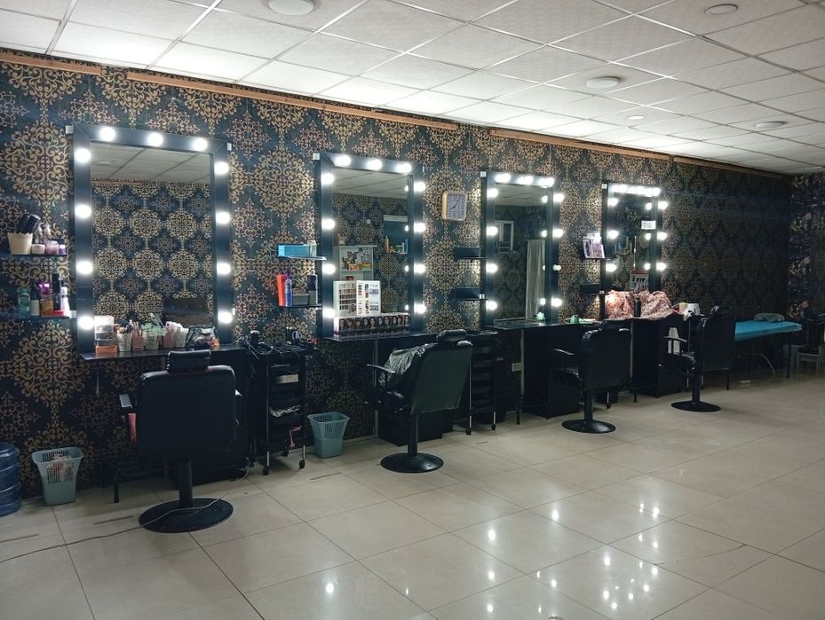 Salon uchun buyumlar sotiladi arendaga beriladi