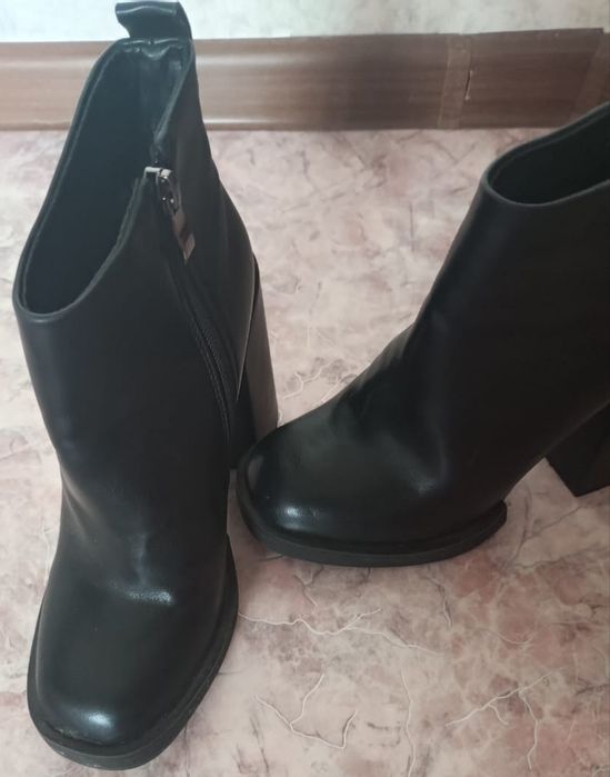 Срочно продам ботинки