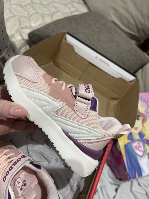 Продам кроссовки доя девочки