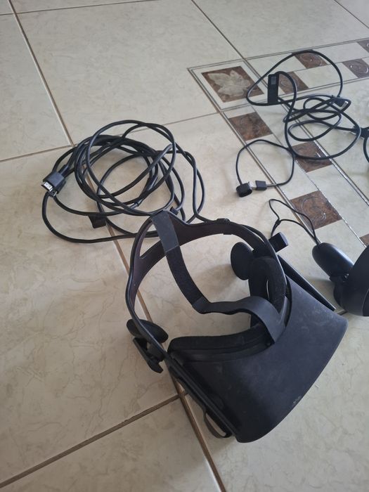 Kit Complet VR Oculus Rift CV1 (Ochelari + 2 Controllere Touch + 2 Senzori)