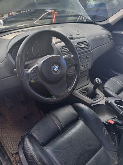 Vând BMW x3 în stare perfectă de funcționare.