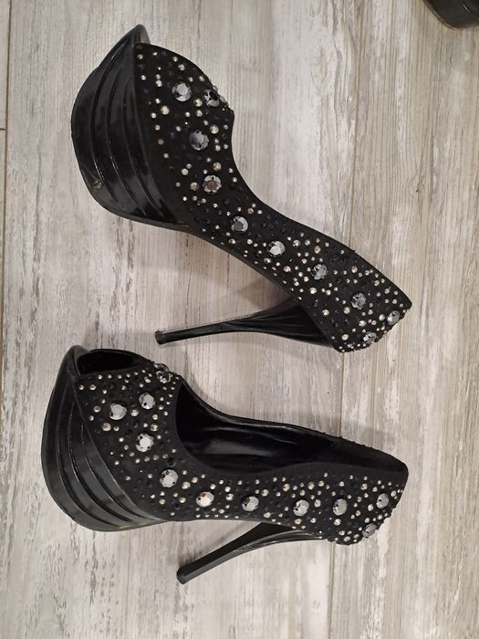 Официални дамски обувки на ток