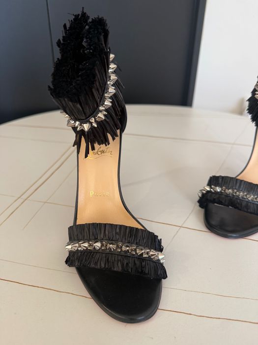 Продавам  обувки Christian Louboutin 39 номер