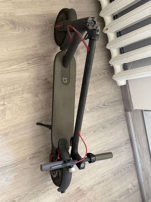 Самокат Xiaomi Mi Electric Scooter M365