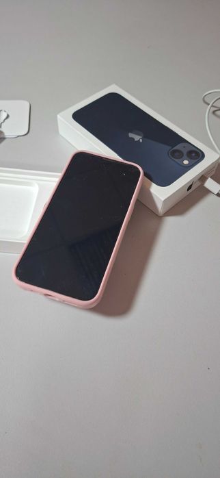 iPhone 13 128GB – кутия, кабел, документи – много запазен