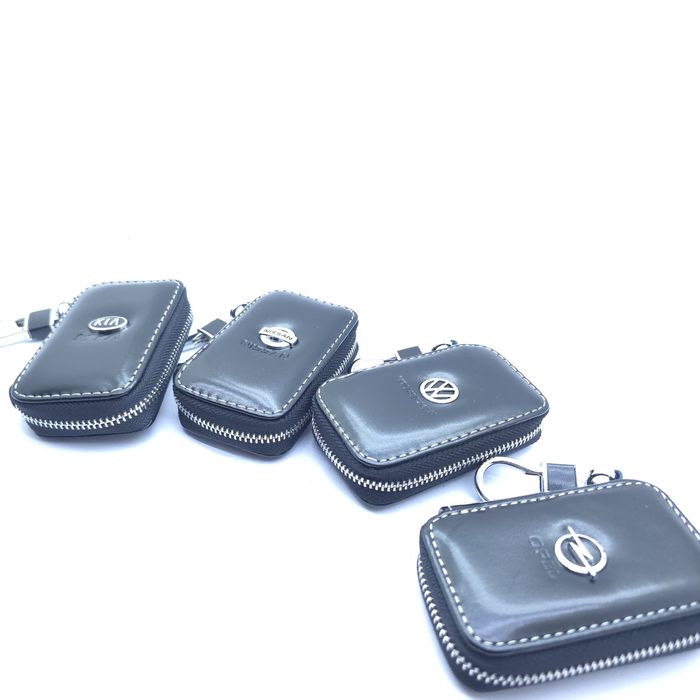 Кожен калъф чантичка за ключове с метално лого