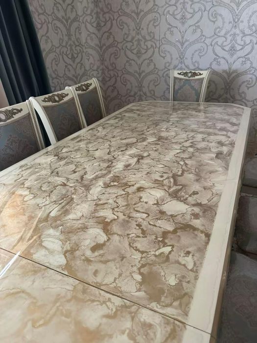 Стол для гостей,