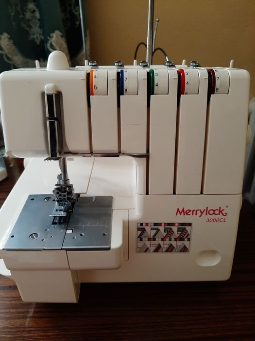 Пятиниточная швейная машина