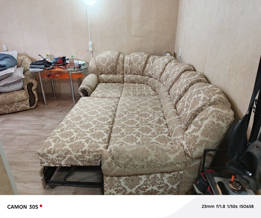 Продам диван угловой