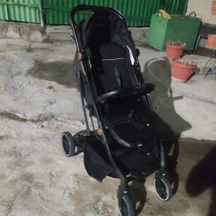 Продам прогулочную коляску