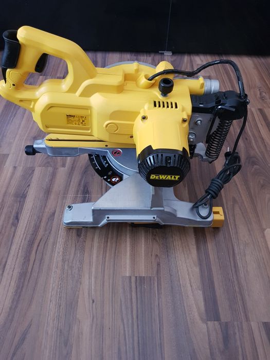 Circular  Dewalt DWS 777