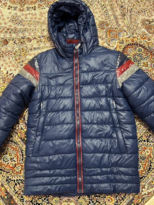 Продам фирменную куртку  на мальчика Зима