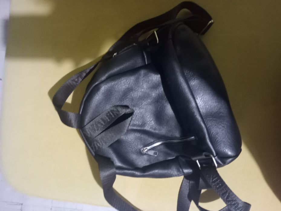 Дамска кожена раница