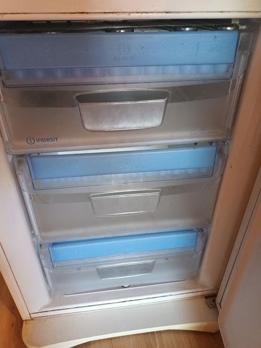 Vind componente combina frigorifica  Indesit