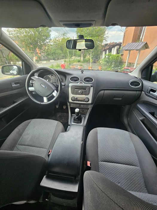 Ford focus 2007 luna 10 ( octombrie)