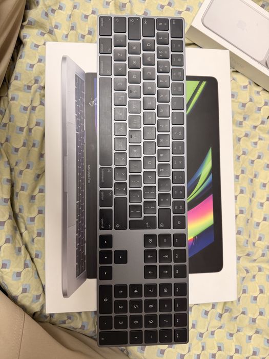 Apple Magic Keyboard + Apple Meigic Mouse 2