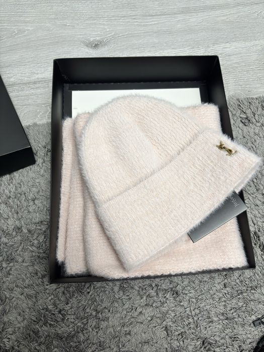 Set Caciula si Fular Yves San Lauren