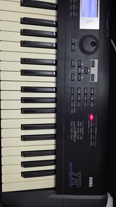 Korg TR 61, are 64 MB ram stare foarte buna orga profesionala