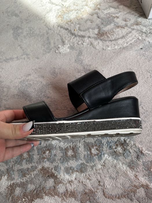 Обувь женская.