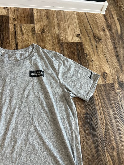 Nike Lebron T-Shirt size L