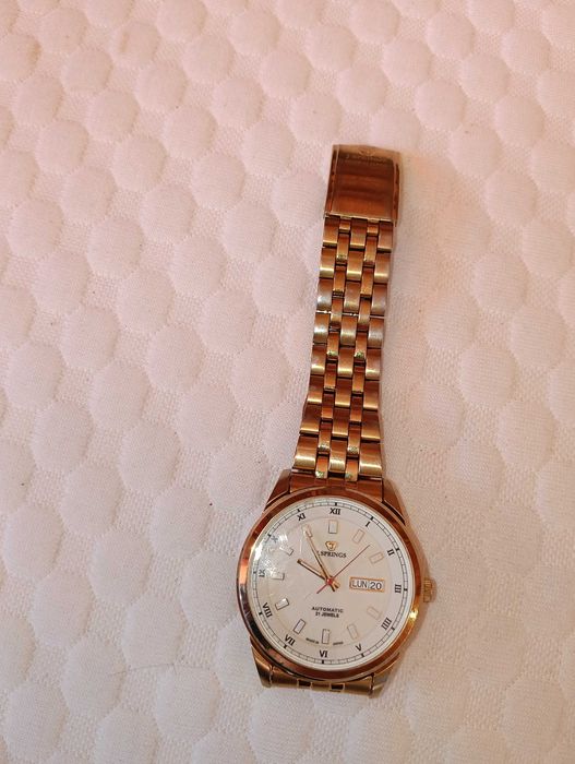 Автоматичен позлатен часовник J.Spring на SEIKO и часовник CASIO