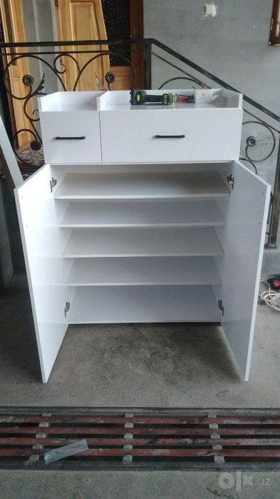 Prihojka shkafi oyoq kiyimlar uchun
