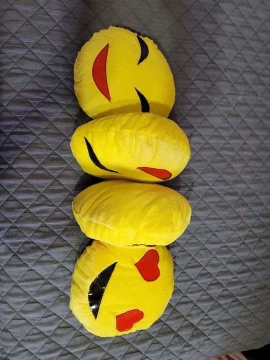 Подушки смайлики.