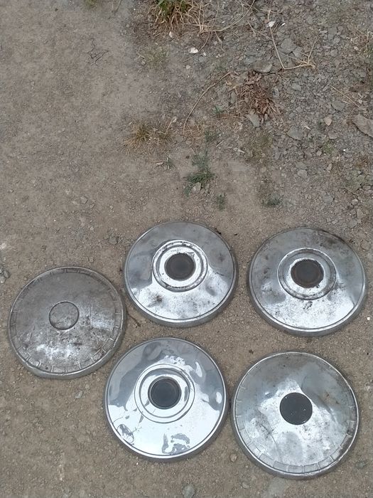 Колпаки для машины.