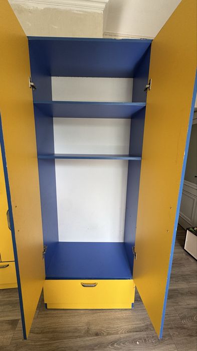 Продам 2 шкафа в детскую комнату