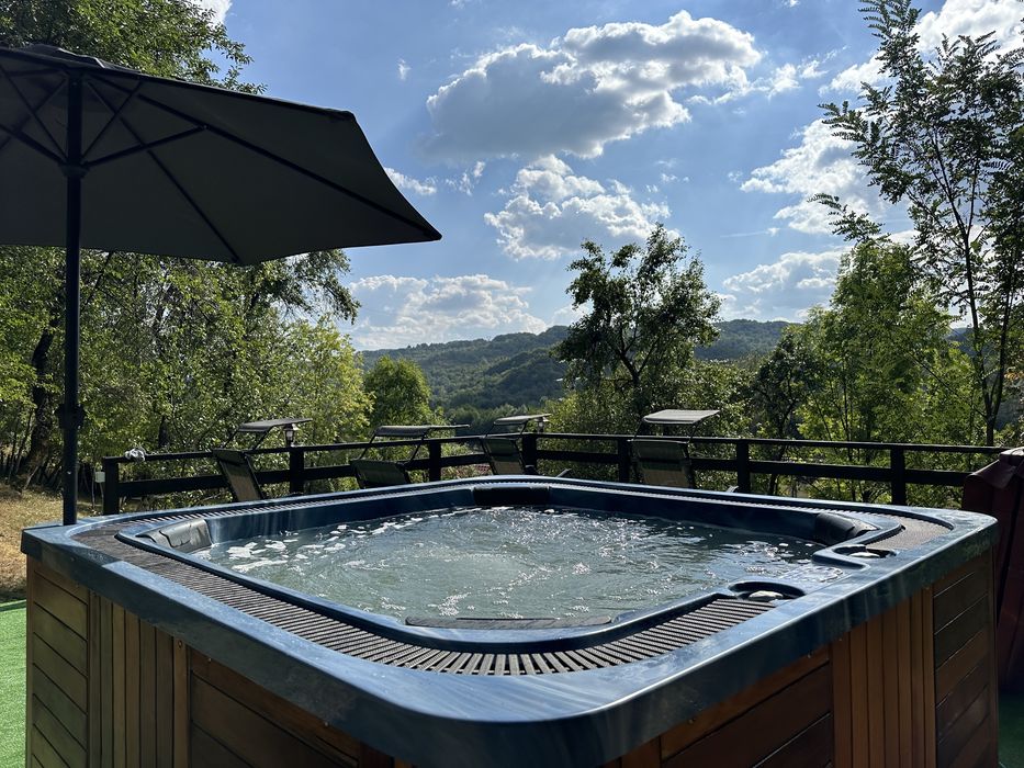 Jacuzzi electric 8 persoane - pret de ciubar 13000 lei