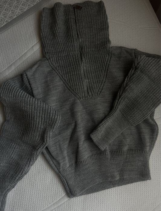 Дамски пуловер с цип