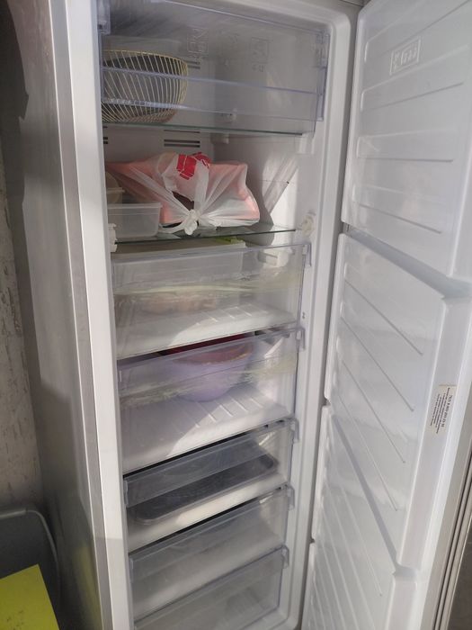 Продам морозильник