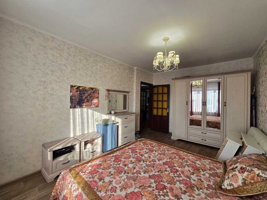 Продам 3-комнатную квартиру в Орбита-4 кирпичный дом