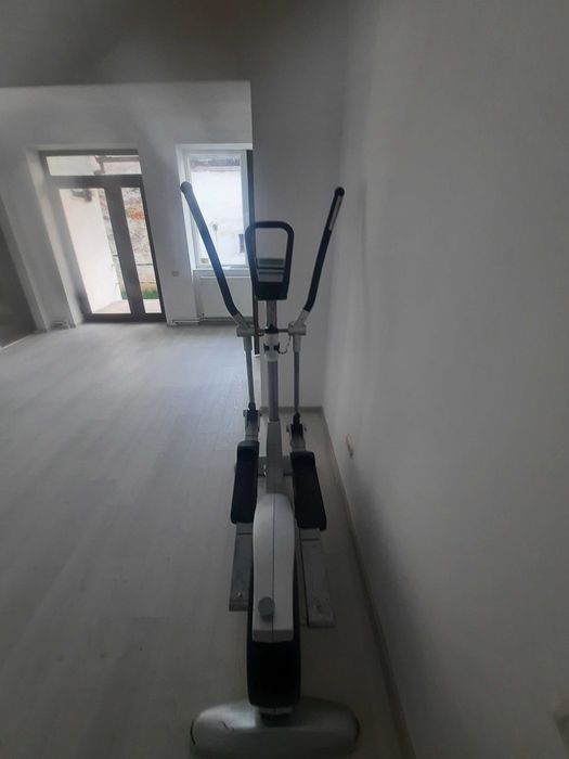 Vând bicicletă fitness.