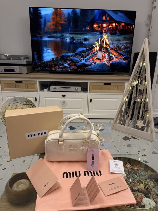 Geanta Miu Miu alba cu scris auriu