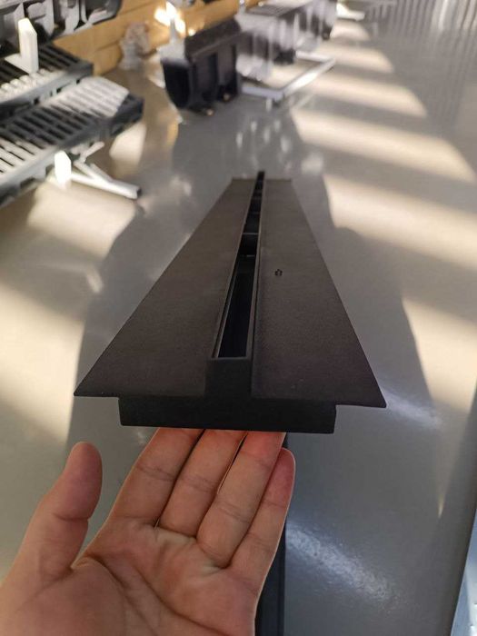 Скрытый лоток для водоотвода пластик с металлической крышкой