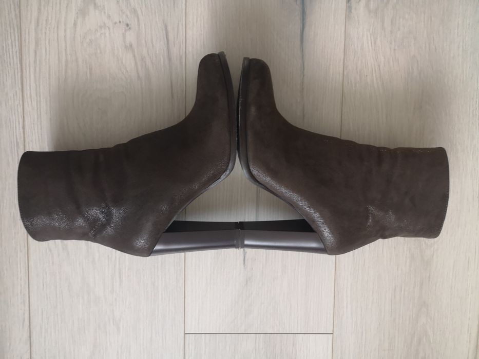 Дамски боти с висок ток