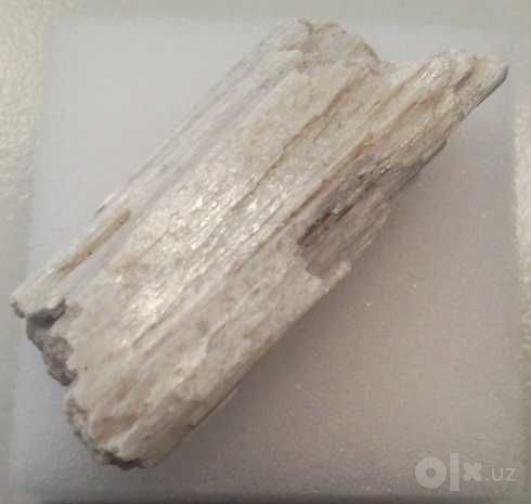 Волластонит минерал и порошок Wollastonite raw and powder