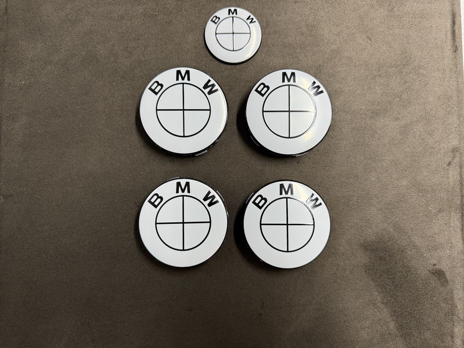 Set 7 embleme albe BMW capota portbagat volan si jante