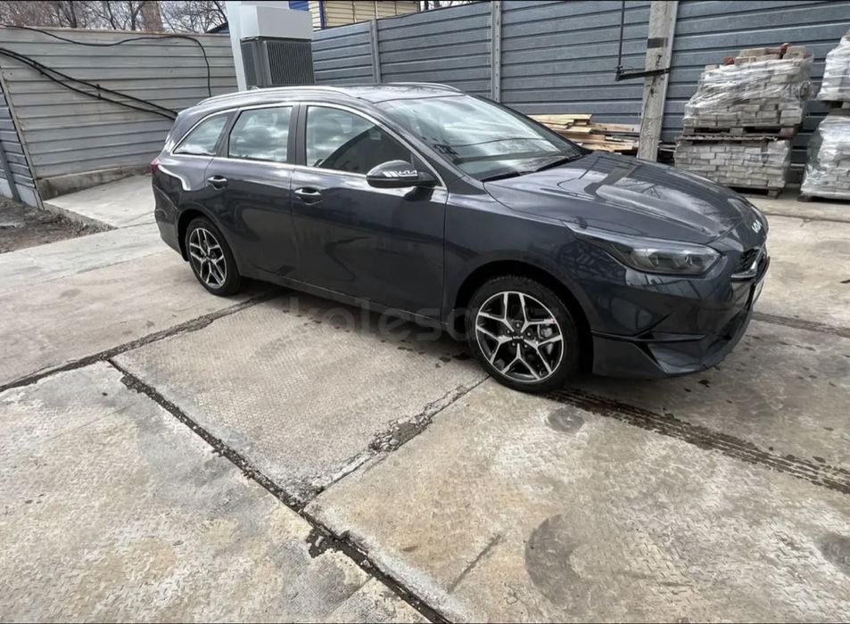 Автомобиль Kia Ceed