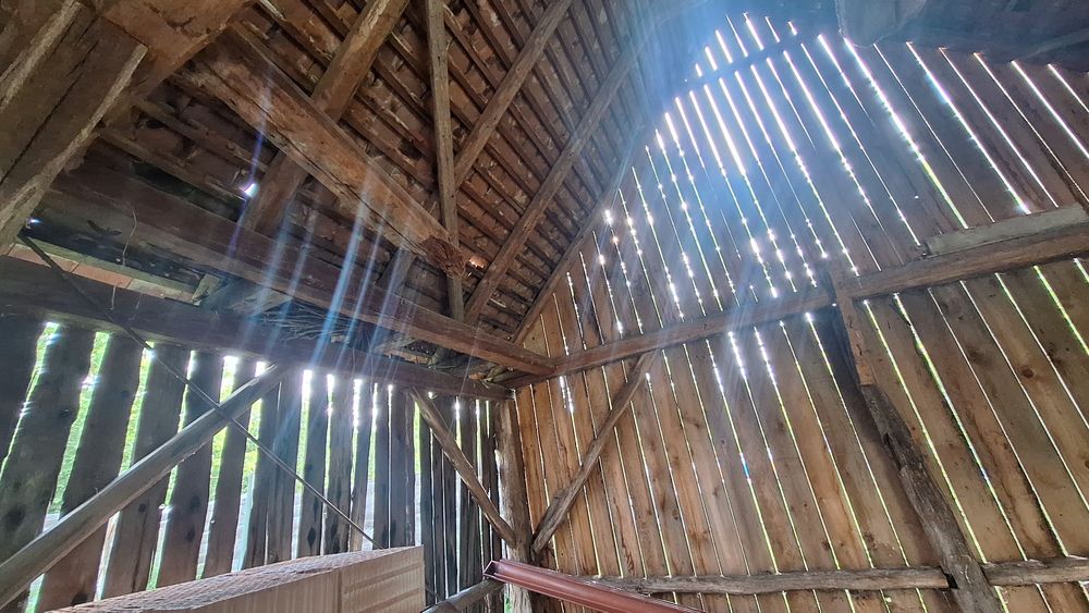 Sura de vanzare lemn si caramida