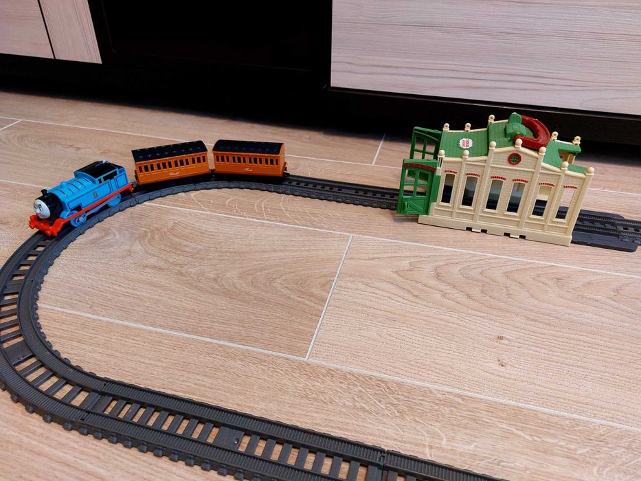 Set 5 trenulete + sine si depou Thomas si prietenii / Thomas and friends