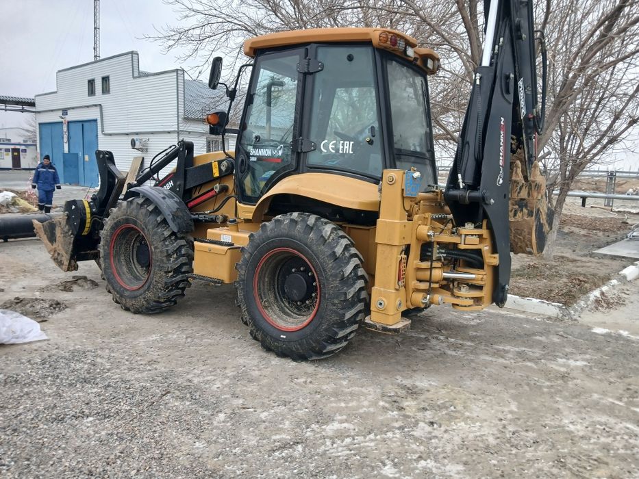 Эксковатор погрузчик 3 в 1