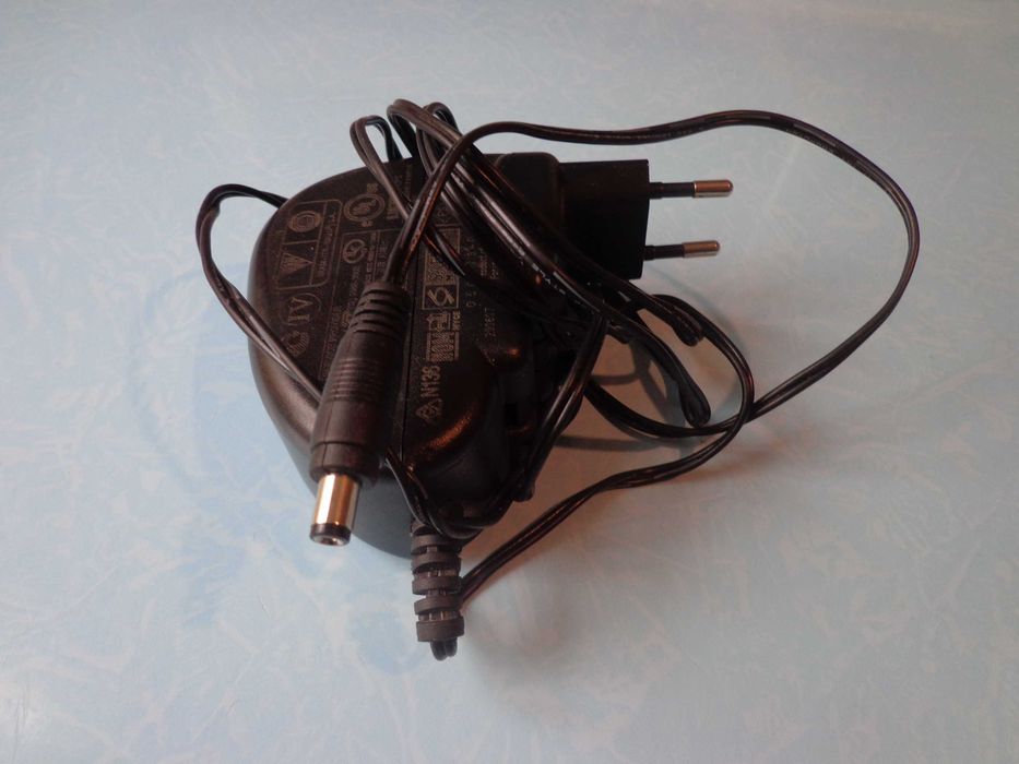 Зарядники разные для разных устройств.