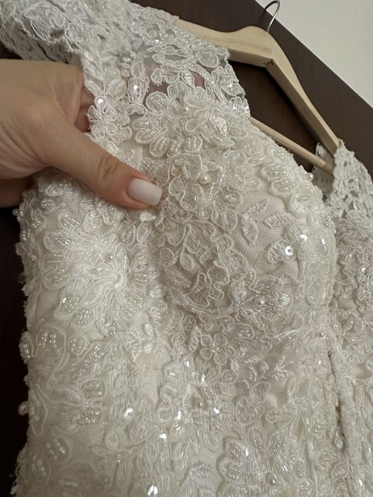 Vand rochita de mireasa.