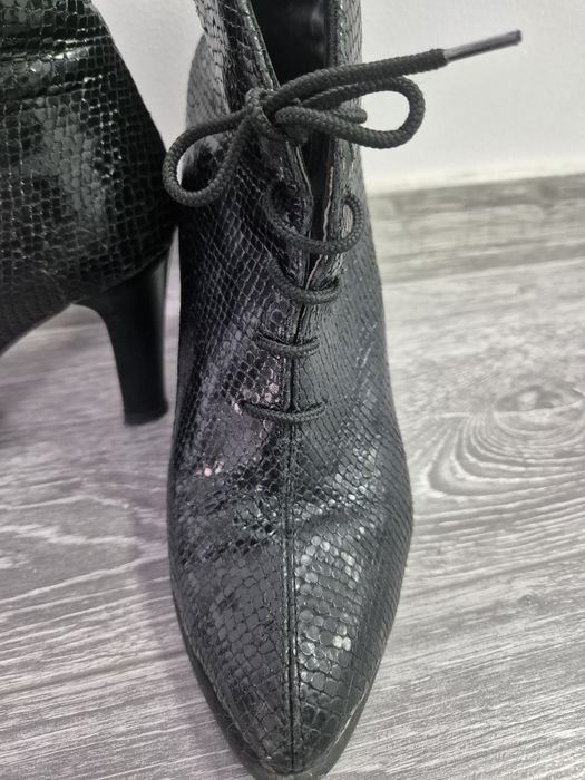 Botine negre cu toc