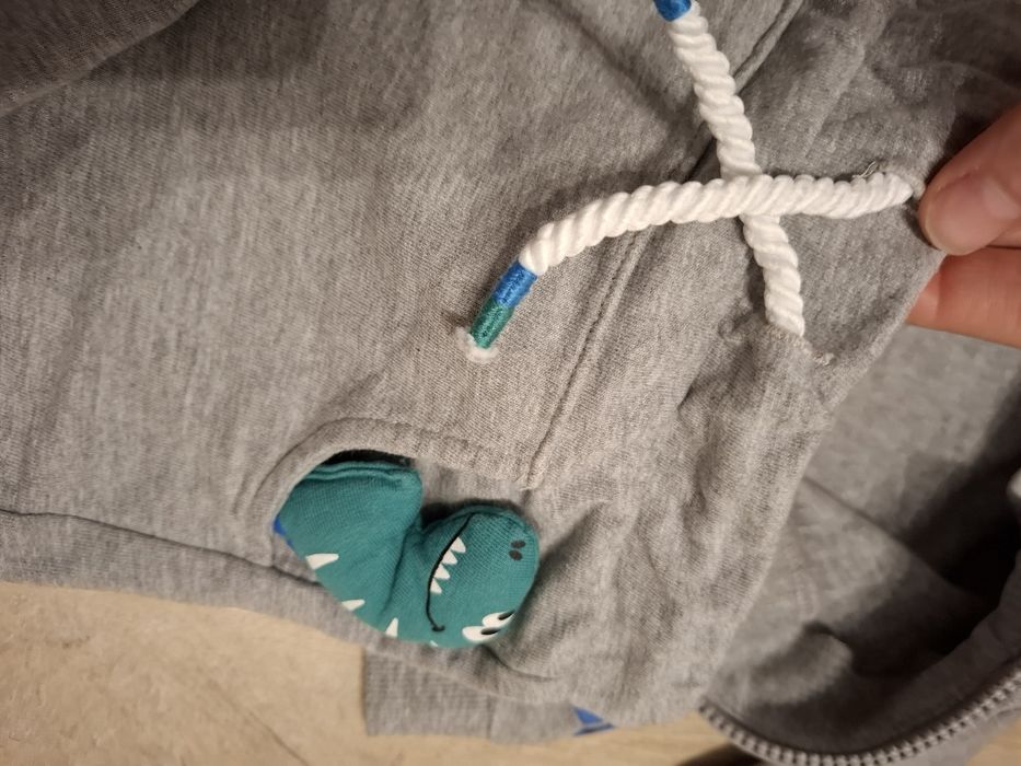 Compleu bebe dinozauri